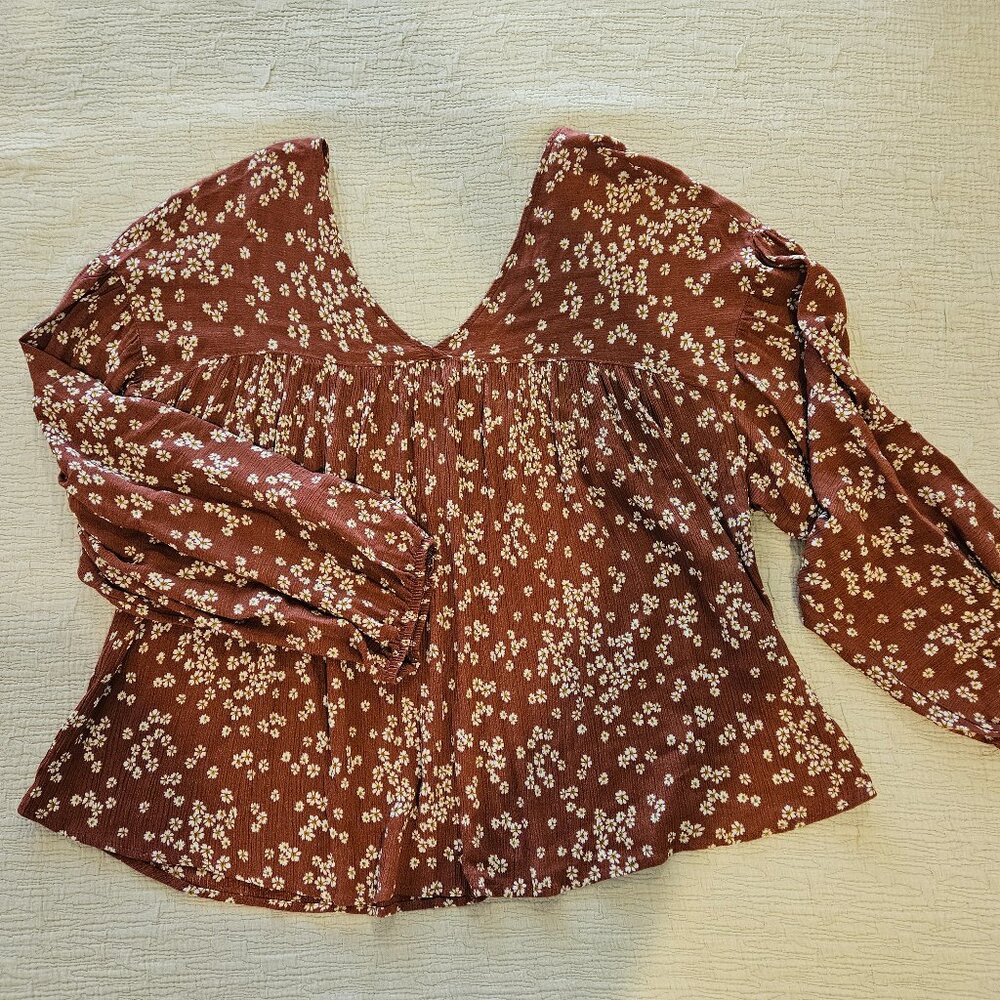 Easel crop flare top